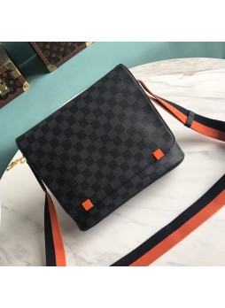 LV DISTRICT MESSEGER BAG PM